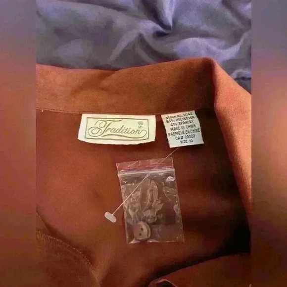 Button down blouse by Tradition clothing size 10 - Picture 4 of 7